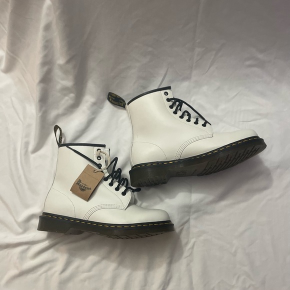 Dr. Marten’s Smooth White Leather Boot. W size 10 M size 9. New with tags. - Picture 2 of 4